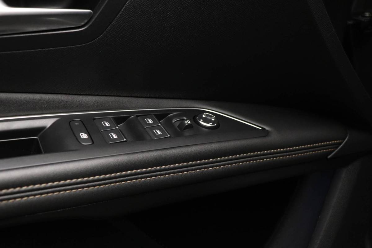 Peugeot 3008 Peugeot 3008 1.6 HYbrid4 300 GT | PANORAMADAK | STOELVERWARMING | DAB | APPLE | CAMERA