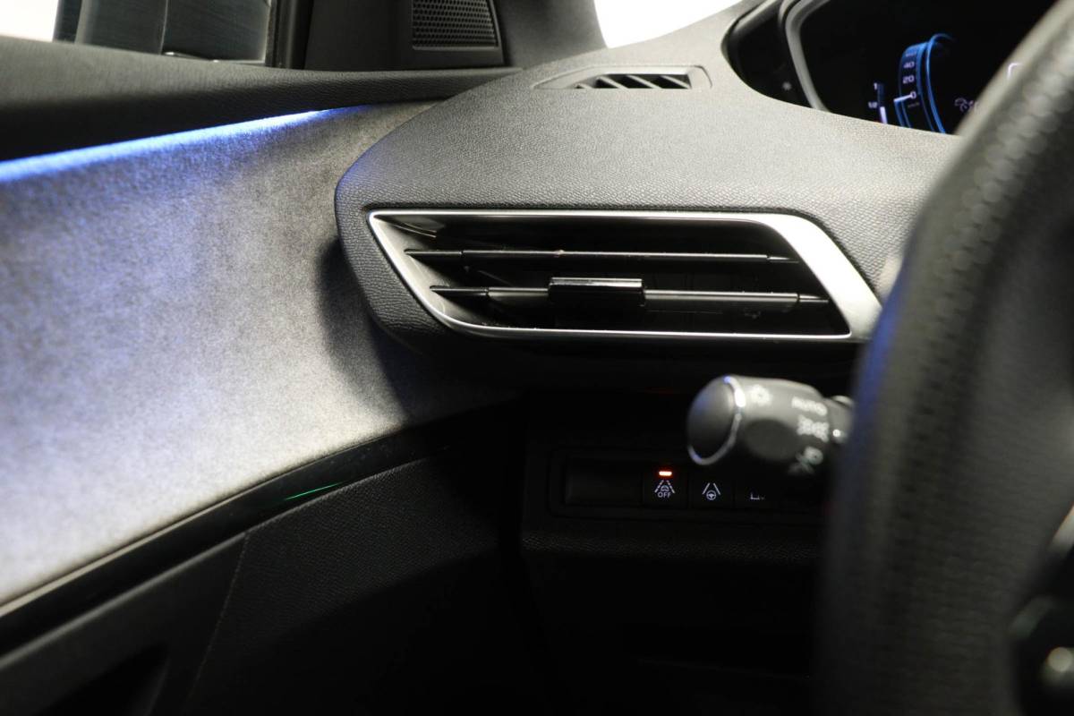 Peugeot 3008 Peugeot 3008 1.6 HYbrid4 300 GT | PANORAMADAK | STOELVERWARMING | DAB | APPLE | CAMERA