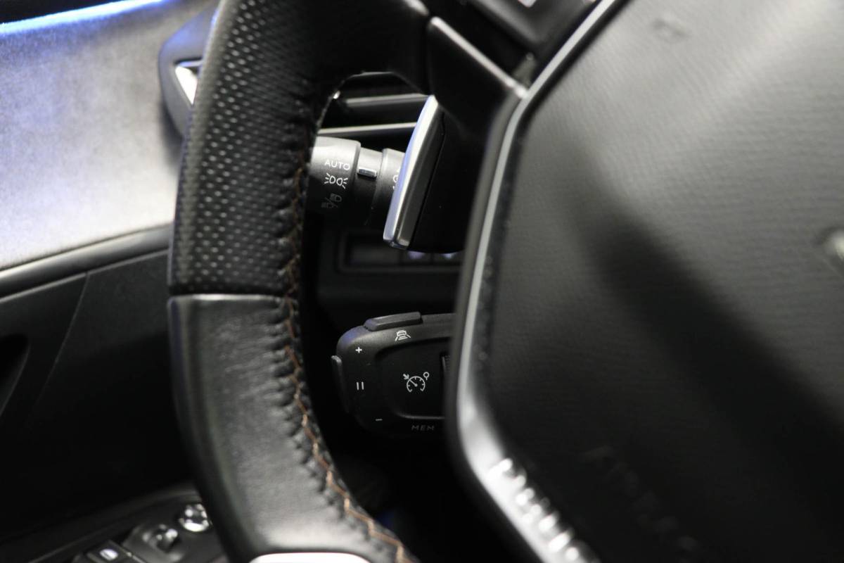 Peugeot 3008 Peugeot 3008 1.6 HYbrid4 300 GT | PANORAMADAK | STOELVERWARMING | DAB | APPLE | CAMERA