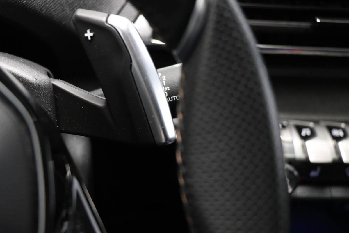 Peugeot 3008 Peugeot 3008 1.6 HYbrid4 300 GT | PANORAMADAK | STOELVERWARMING | DAB | APPLE | CAMERA