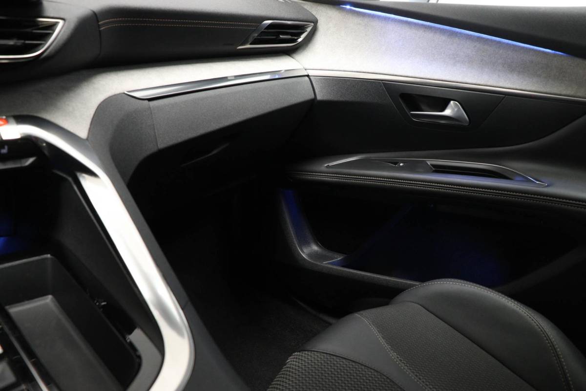 Peugeot 3008 Peugeot 3008 1.6 HYbrid4 300 GT | PANORAMADAK | STOELVERWARMING | DAB | APPLE | CAMERA