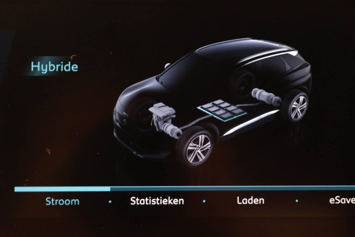 Peugeot 3008 Peugeot 3008 1.6 HYbrid4 300 GT | PANORAMADAK | STOELVERWARMING | DAB | APPLE | CAMERA