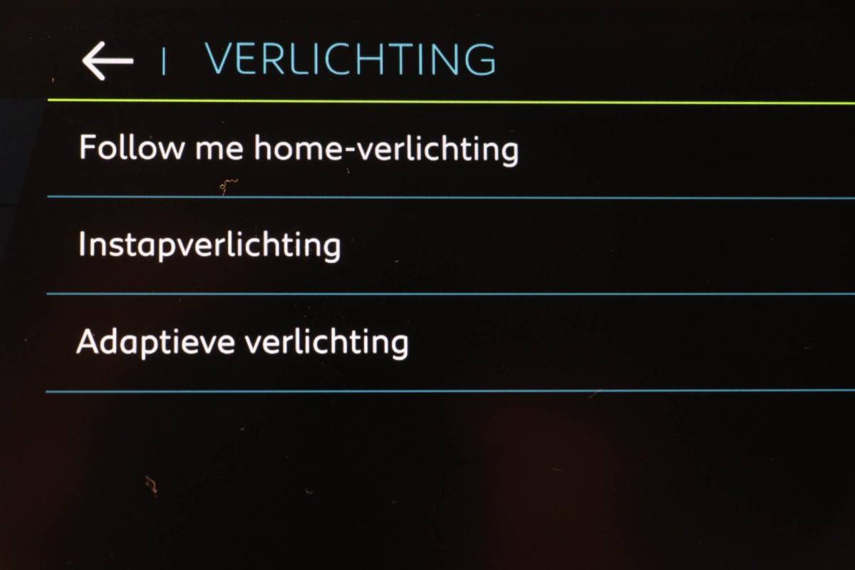 Peugeot 3008 Peugeot 3008 1.6 HYbrid4 300 GT | PANORAMADAK | STOELVERWARMING | DAB | APPLE | CAMERA