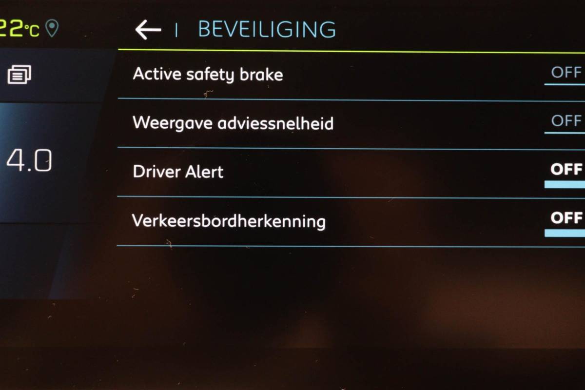 Peugeot 3008 Peugeot 3008 1.6 HYbrid4 300 GT | PANORAMADAK | STOELVERWARMING | DAB | APPLE | CAMERA