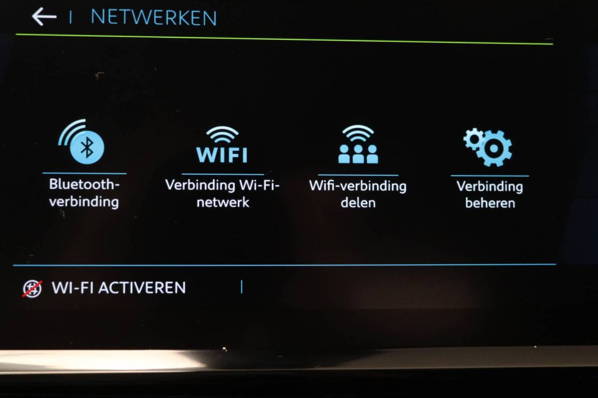 Peugeot 3008 Peugeot 3008 1.6 HYbrid4 300 GT | PANORAMADAK | STOELVERWARMING | DAB | APPLE | CAMERA