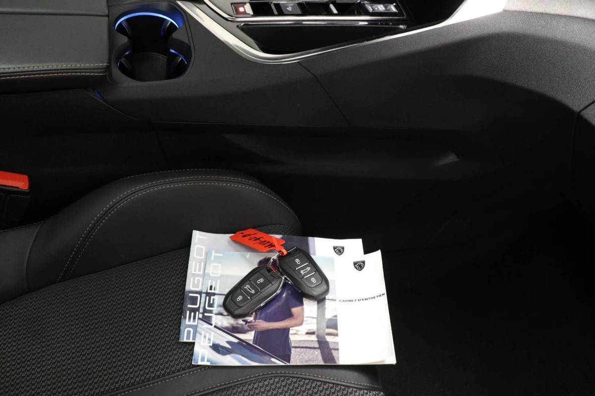 Peugeot 3008 Peugeot 3008 1.6 HYbrid4 300 GT | PANORAMADAK | STOELVERWARMING | DAB | APPLE | CAMERA