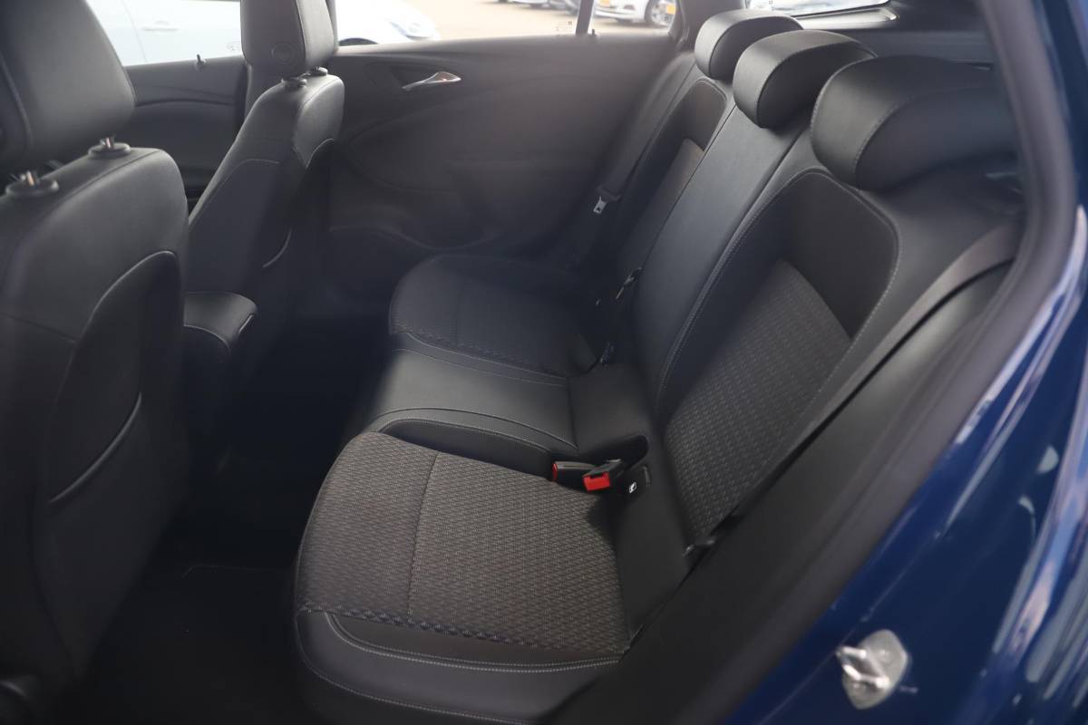 Opel Astra Opel Astra Sports Tourer 1.0 Turbo Business Executive 105PK 16 inch LMV Climate Cruise Control Sportstoelen Navigatie Carplay Android Elektrische Achterklep