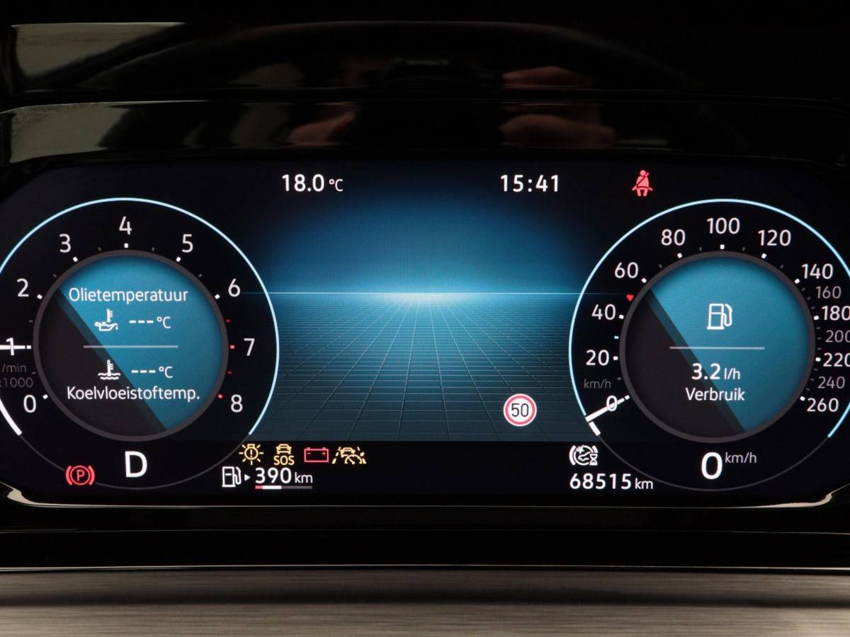 Volkswagen Golf Volkswagen Golf 1.5 eTSi 150 Pk Automaat Style | Panoramadak | Trekhaak | Camera | Ergo Active Stoelen | Winterpakket | Head-Up | 68.514 Km!!