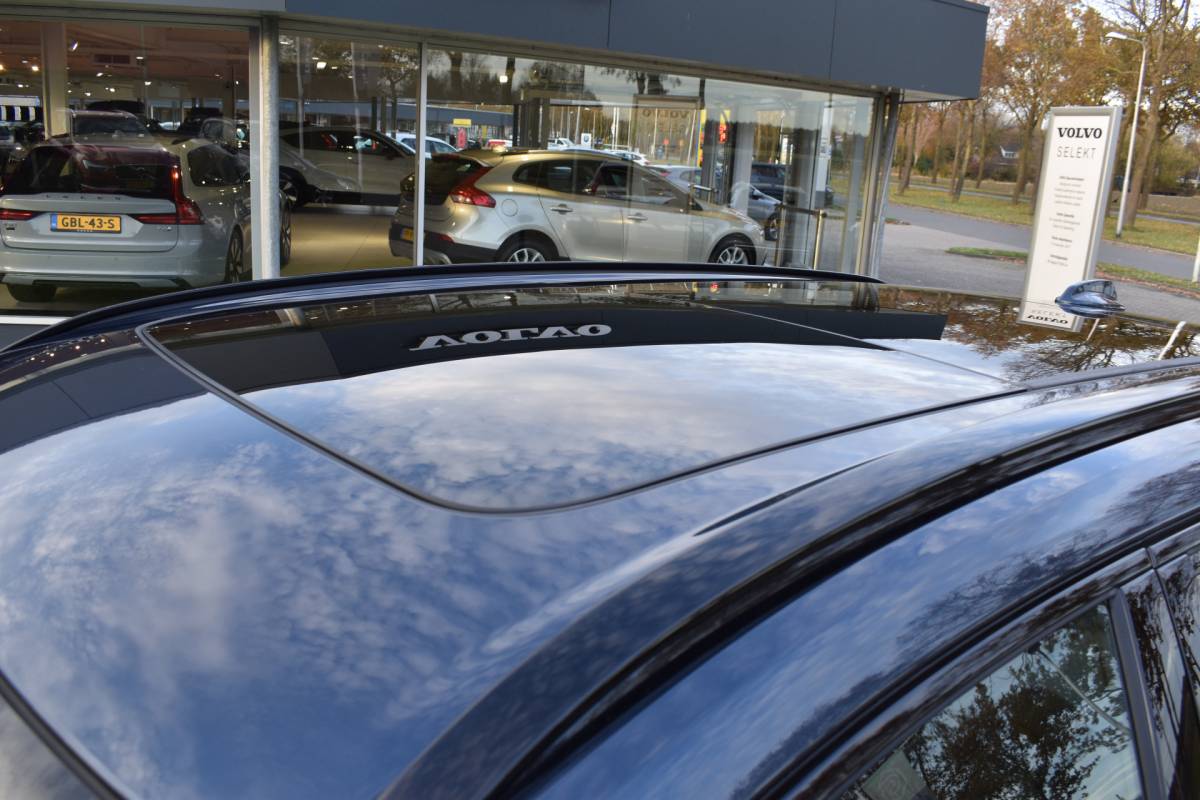 Volvo XC60 Volvo XC60 T8 AWD 455PK Plug-in Hybrid Ultra Dark | B&W | Luchtvering | HUD | Massage | Trekhaak | Stoelkoeling |