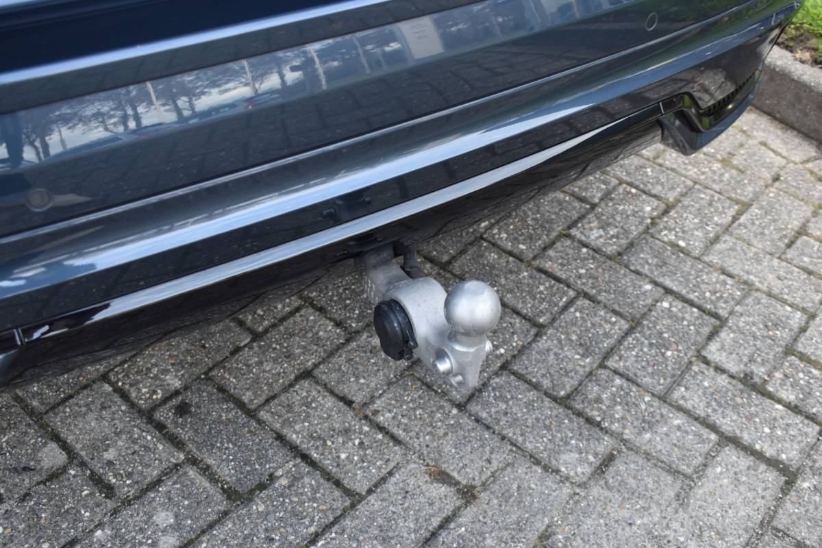 Volvo XC60 Volvo XC60 T8 AWD 455PK Plug-in Hybrid Ultra Dark | B&W | Luchtvering | HUD | Massage | Trekhaak | Stoelkoeling |