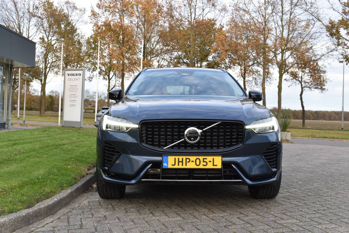 Volvo XC60 Volvo XC60 T8 AWD 455PK Plug-in Hybrid Ultra Dark | B&W | Luchtvering | HUD | Massage | Trekhaak | Stoelkoeling |