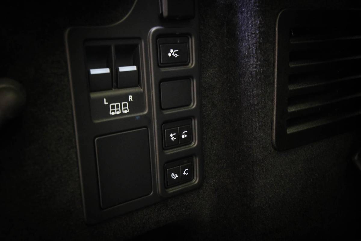 Land Rover Discovery Land Rover Discovery 3.0 D300 R-Dynamic HSE 7p. | PANORAMADAK | DAB | APPLE | 360 CAMERA | TREKHAAK EL. | 22″ | COLD / HOT CLIMATE- PACK