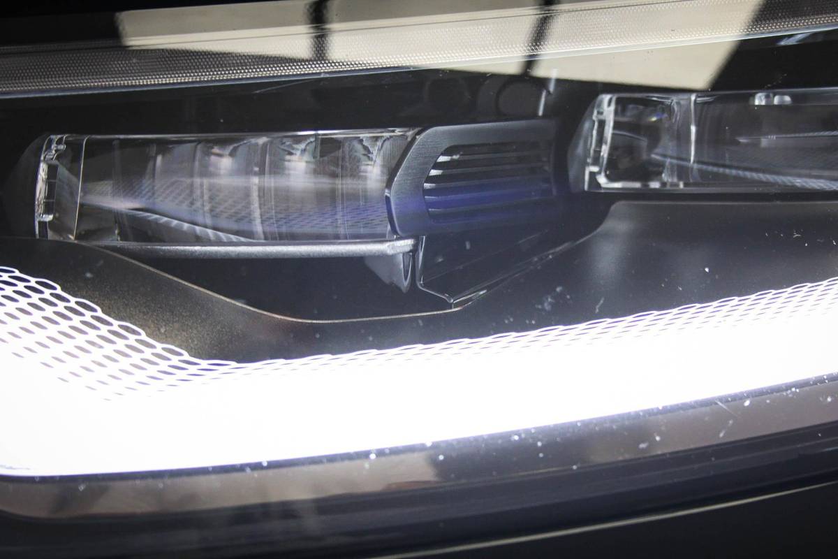 Land Rover Discovery Land Rover Discovery 3.0 D300 R-Dynamic HSE 7p. | PANORAMADAK | DAB | APPLE | 360 CAMERA | TREKHAAK EL. | 22″ | COLD / HOT CLIMATE- PACK