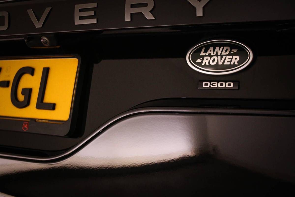 Land Rover Discovery Land Rover Discovery 3.0 D300 R-Dynamic HSE 7p. | PANORAMADAK | DAB | APPLE | 360 CAMERA | TREKHAAK EL. | 22″ | COLD / HOT CLIMATE- PACK