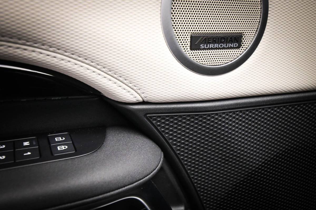 Land Rover Discovery Land Rover Discovery 3.0 D300 R-Dynamic HSE 7p. | PANORAMADAK | DAB | APPLE | 360 CAMERA | TREKHAAK EL. | 22″ | COLD / HOT CLIMATE- PACK