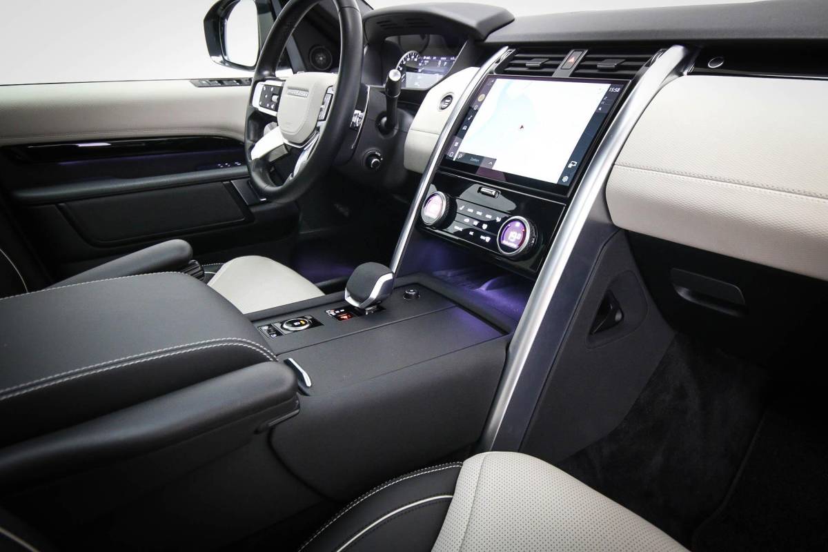 Land Rover Discovery Land Rover Discovery 3.0 D300 R-Dynamic HSE 7p. | PANORAMADAK | DAB | APPLE | 360 CAMERA | TREKHAAK EL. | 22″ | COLD / HOT CLIMATE- PACK