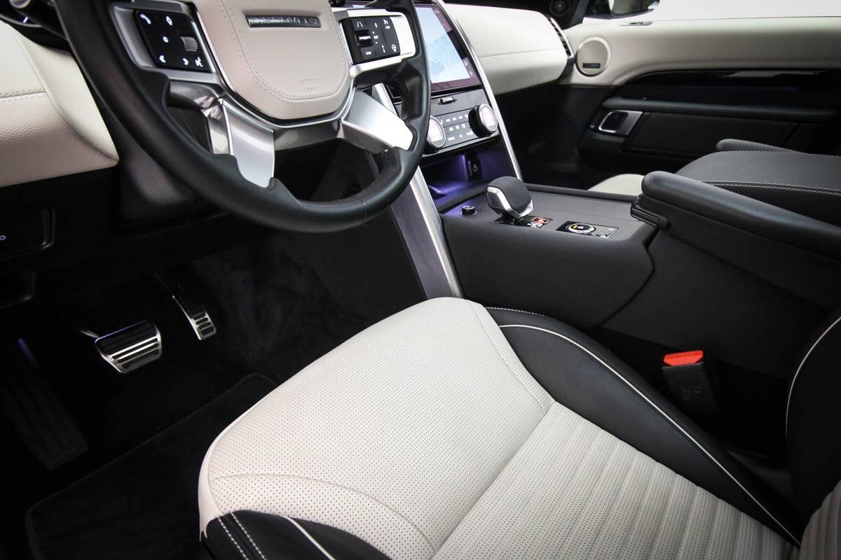 Land Rover Discovery Land Rover Discovery 3.0 D300 R-Dynamic HSE 7p. | PANORAMADAK | DAB | APPLE | 360 CAMERA | TREKHAAK EL. | 22″ | COLD / HOT CLIMATE- PACK