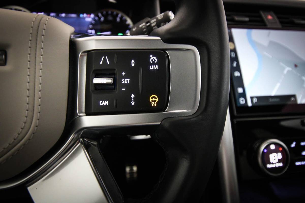 Land Rover Discovery Land Rover Discovery 3.0 D300 R-Dynamic HSE 7p. | PANORAMADAK | DAB | APPLE | 360 CAMERA | TREKHAAK EL. | 22″ | COLD / HOT CLIMATE- PACK