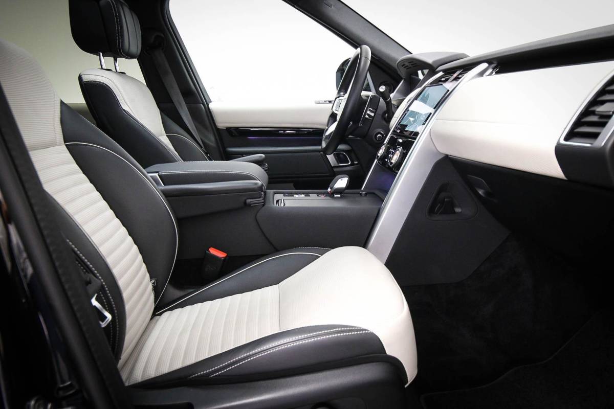 Land Rover Discovery Land Rover Discovery 3.0 D300 R-Dynamic HSE 7p. | PANORAMADAK | DAB | APPLE | 360 CAMERA | TREKHAAK EL. | 22″ | COLD / HOT CLIMATE- PACK