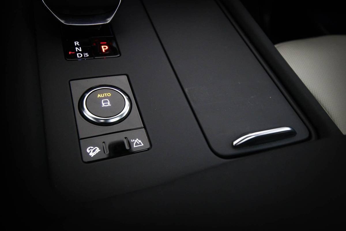 Land Rover Discovery Land Rover Discovery 3.0 D300 R-Dynamic HSE 7p. | PANORAMADAK | DAB | APPLE | 360 CAMERA | TREKHAAK EL. | 22″ | COLD / HOT CLIMATE- PACK