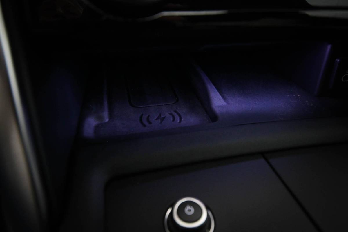 Land Rover Discovery Land Rover Discovery 3.0 D300 R-Dynamic HSE 7p. | PANORAMADAK | DAB | APPLE | 360 CAMERA | TREKHAAK EL. | 22″ | COLD / HOT CLIMATE- PACK