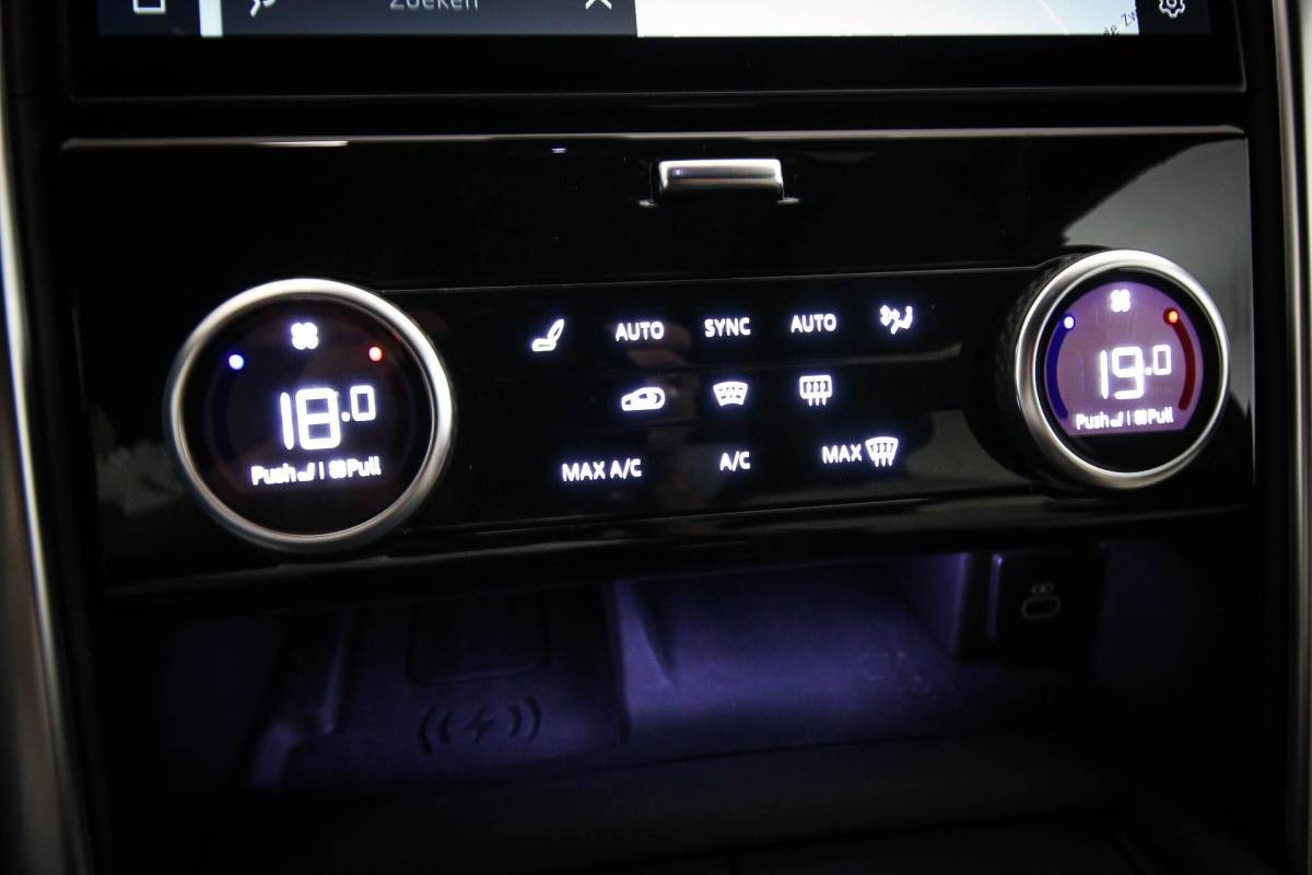 Land Rover Discovery Land Rover Discovery 3.0 D300 R-Dynamic HSE 7p. | PANORAMADAK | DAB | APPLE | 360 CAMERA | TREKHAAK EL. | 22″ | COLD / HOT CLIMATE- PACK