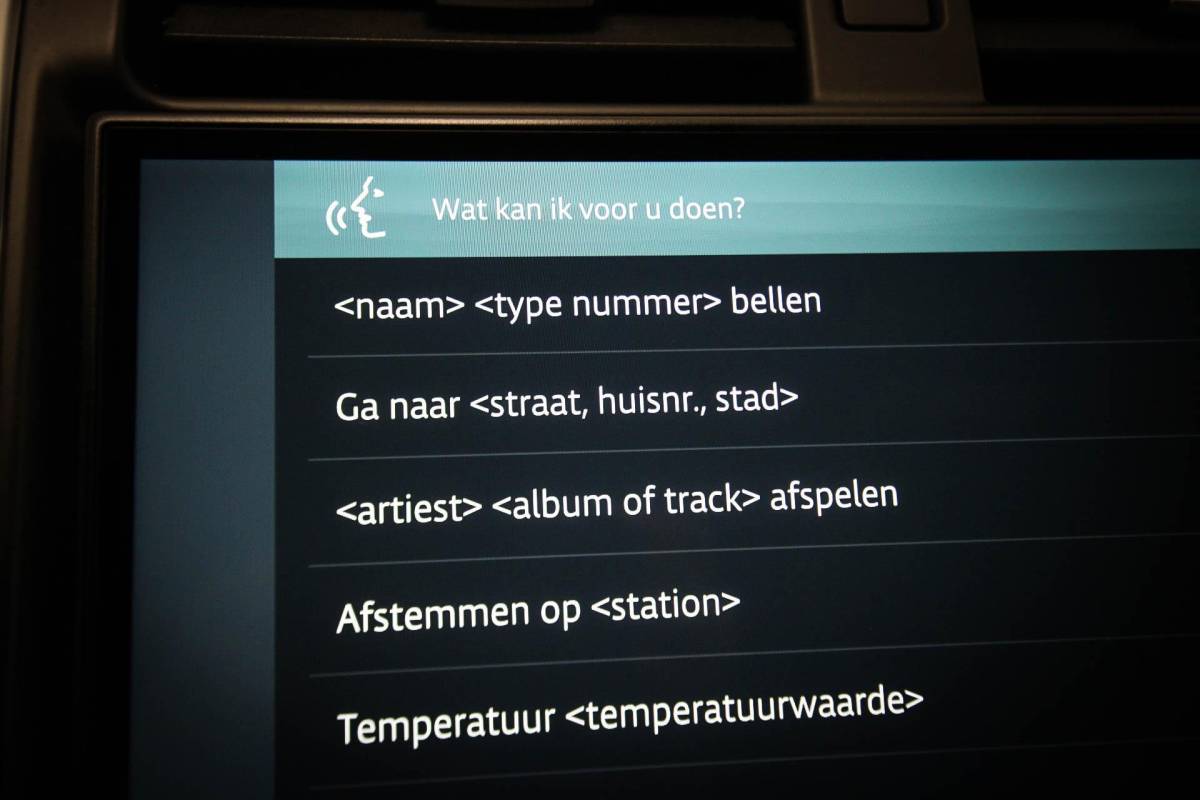 Land Rover Discovery Land Rover Discovery 3.0 D300 R-Dynamic HSE 7p. | PANORAMADAK | DAB | APPLE | 360 CAMERA | TREKHAAK EL. | 22″ | COLD / HOT CLIMATE- PACK