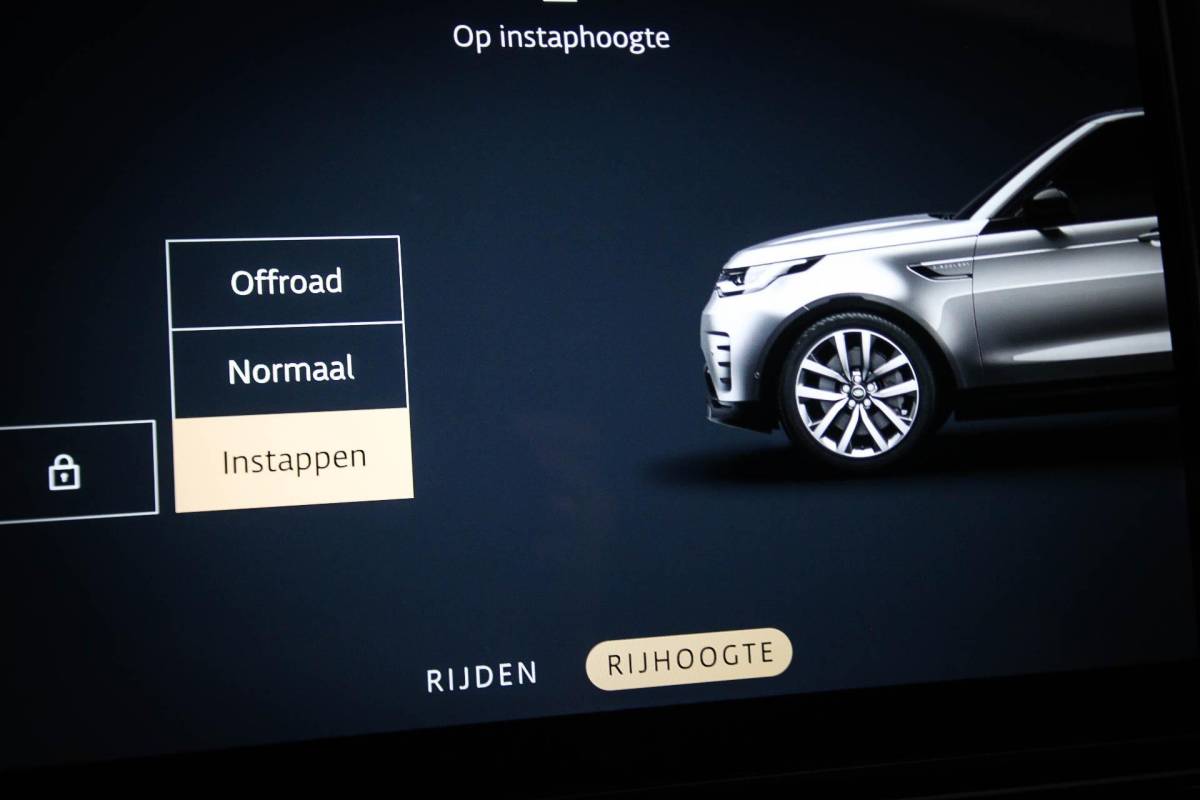 Land Rover Discovery Land Rover Discovery 3.0 D300 R-Dynamic HSE 7p. | PANORAMADAK | DAB | APPLE | 360 CAMERA | TREKHAAK EL. | 22″ | COLD / HOT CLIMATE- PACK