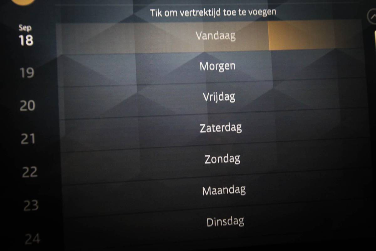 Land Rover Discovery Land Rover Discovery 3.0 D300 R-Dynamic HSE 7p. | PANORAMADAK | DAB | APPLE | 360 CAMERA | TREKHAAK EL. | 22″ | COLD / HOT CLIMATE- PACK