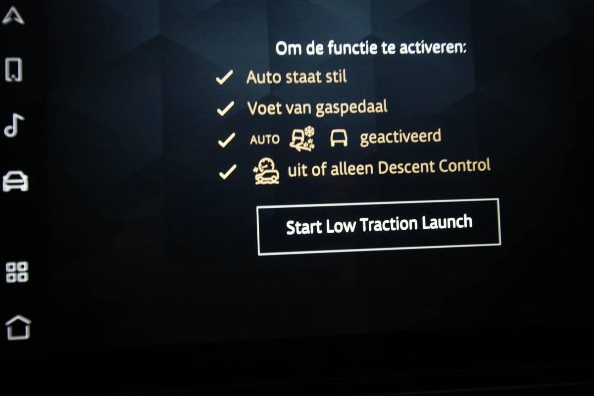 Land Rover Discovery Land Rover Discovery 3.0 D300 R-Dynamic HSE 7p. | PANORAMADAK | DAB | APPLE | 360 CAMERA | TREKHAAK EL. | 22″ | COLD / HOT CLIMATE- PACK