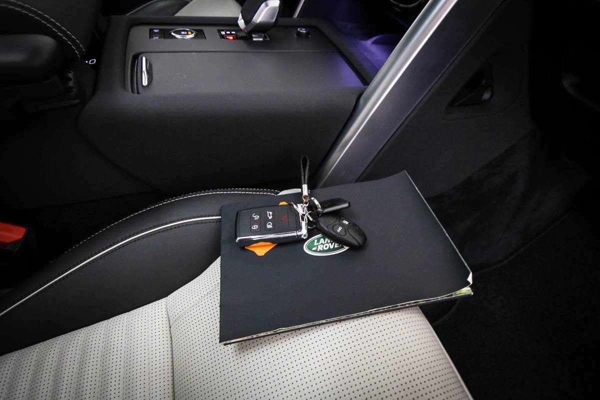 Land Rover Discovery Land Rover Discovery 3.0 D300 R-Dynamic HSE 7p. | PANORAMADAK | DAB | APPLE | 360 CAMERA | TREKHAAK EL. | 22″ | COLD / HOT CLIMATE- PACK