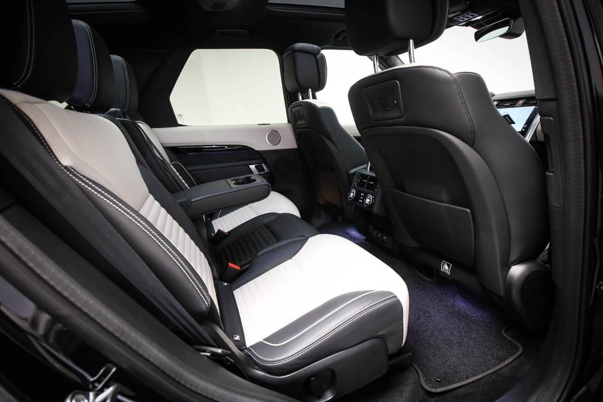 Land Rover Discovery Land Rover Discovery 3.0 D300 R-Dynamic HSE 7p. | PANORAMADAK | DAB | APPLE | 360 CAMERA | TREKHAAK EL. | 22″ | COLD / HOT CLIMATE- PACK