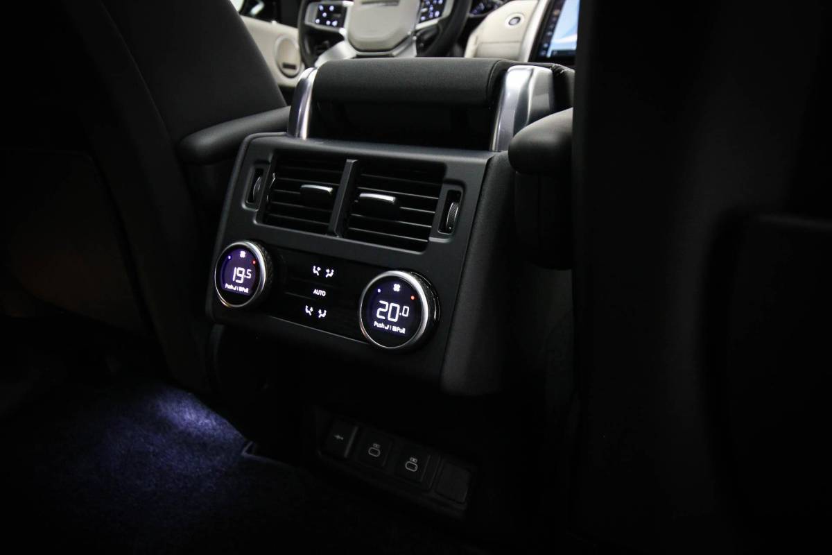 Land Rover Discovery Land Rover Discovery 3.0 D300 R-Dynamic HSE 7p. | PANORAMADAK | DAB | APPLE | 360 CAMERA | TREKHAAK EL. | 22″ | COLD / HOT CLIMATE- PACK