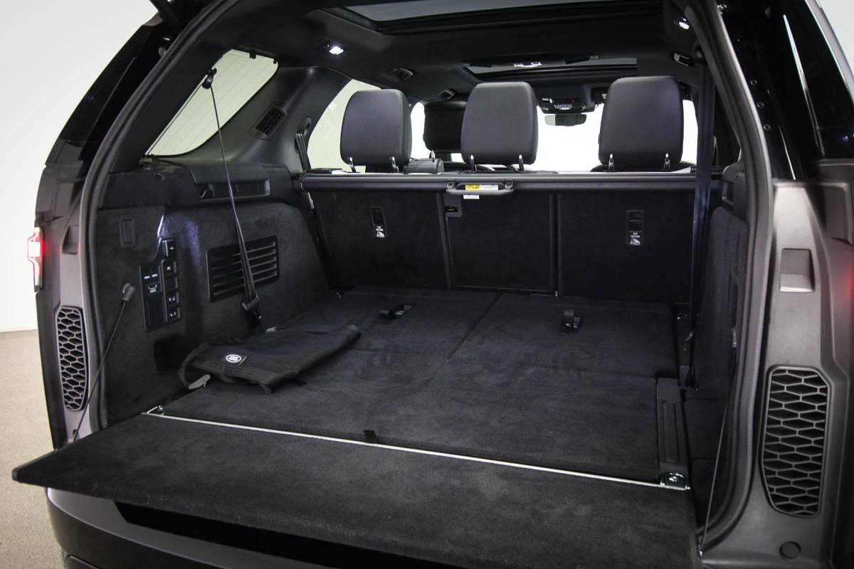 Land Rover Discovery Land Rover Discovery 3.0 D300 R-Dynamic HSE 7p. | PANORAMADAK | DAB | APPLE | 360 CAMERA | TREKHAAK EL. | 22″ | COLD / HOT CLIMATE- PACK