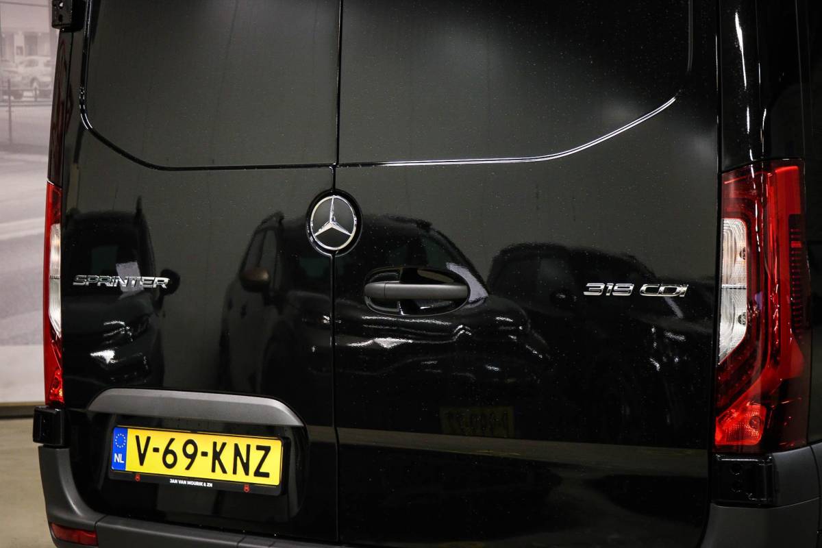 Mercedes-Benz Sprinter Mercedes-Benz Sprinter 319 1.9 CDI L2H2 | LED | AIRCO | CRUISE | DAB | CAMERA | EINDEJAARSAANBIEDING!!