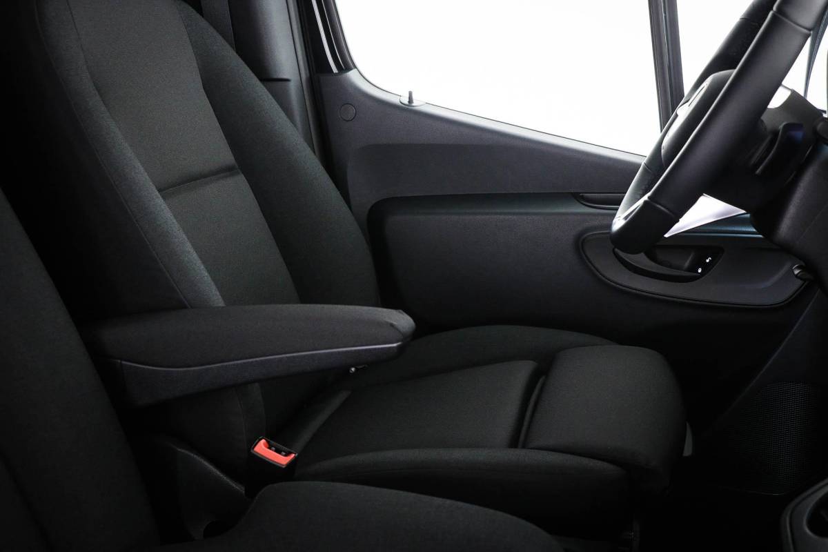 Mercedes-Benz Sprinter Mercedes-Benz Sprinter 319 1.9 CDI L2H2 | LED | AIRCO | CRUISE | DAB | CAMERA | EINDEJAARSAANBIEDING!!