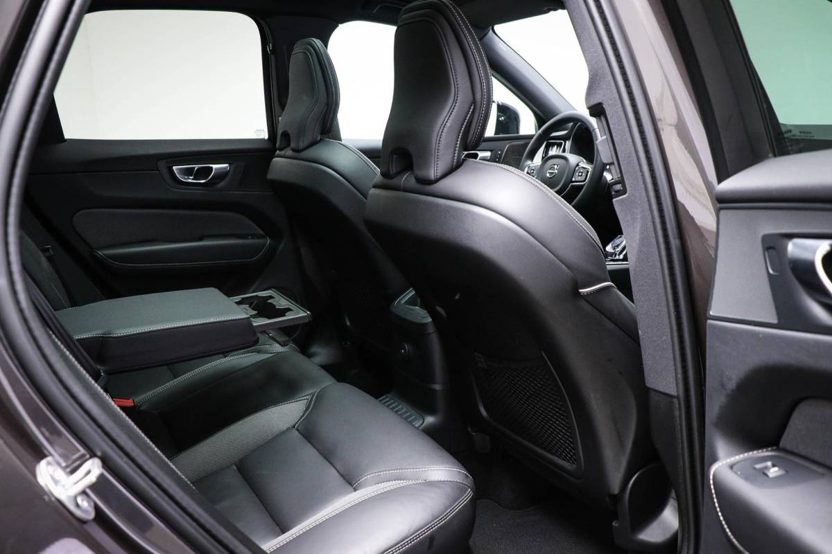 Volvo XC60 Volvo XC60 2.0 T6 Plug-in hybrid AWD Ultimate Dark | PANORAMADAK | LED | DAB | APPLE | CAMERA | 20″