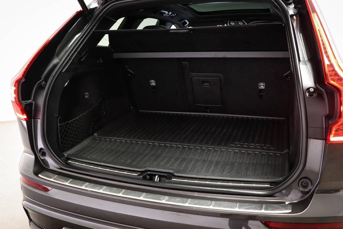 Volvo XC60 Volvo XC60 2.0 T6 Plug-in hybrid AWD Ultimate Dark | PANORAMADAK | LED | DAB | APPLE | CAMERA | 20″