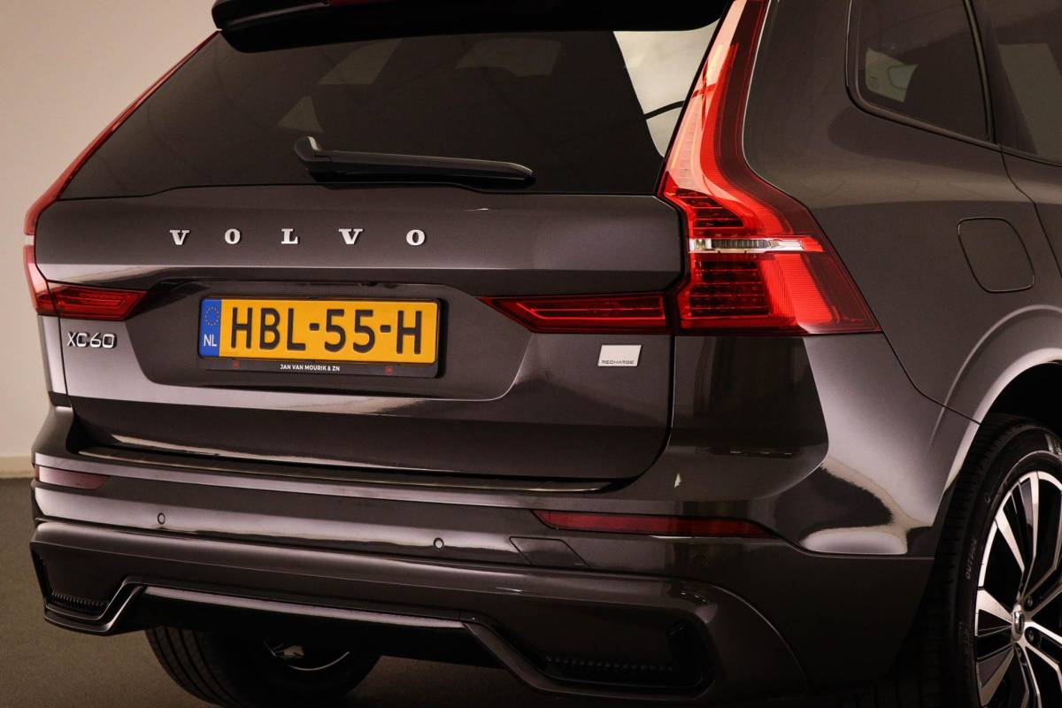 Volvo XC60 Volvo XC60 2.0 T6 Plug-in hybrid AWD Ultimate Dark | PANORAMADAK | LED | DAB | APPLE | CAMERA | 20″