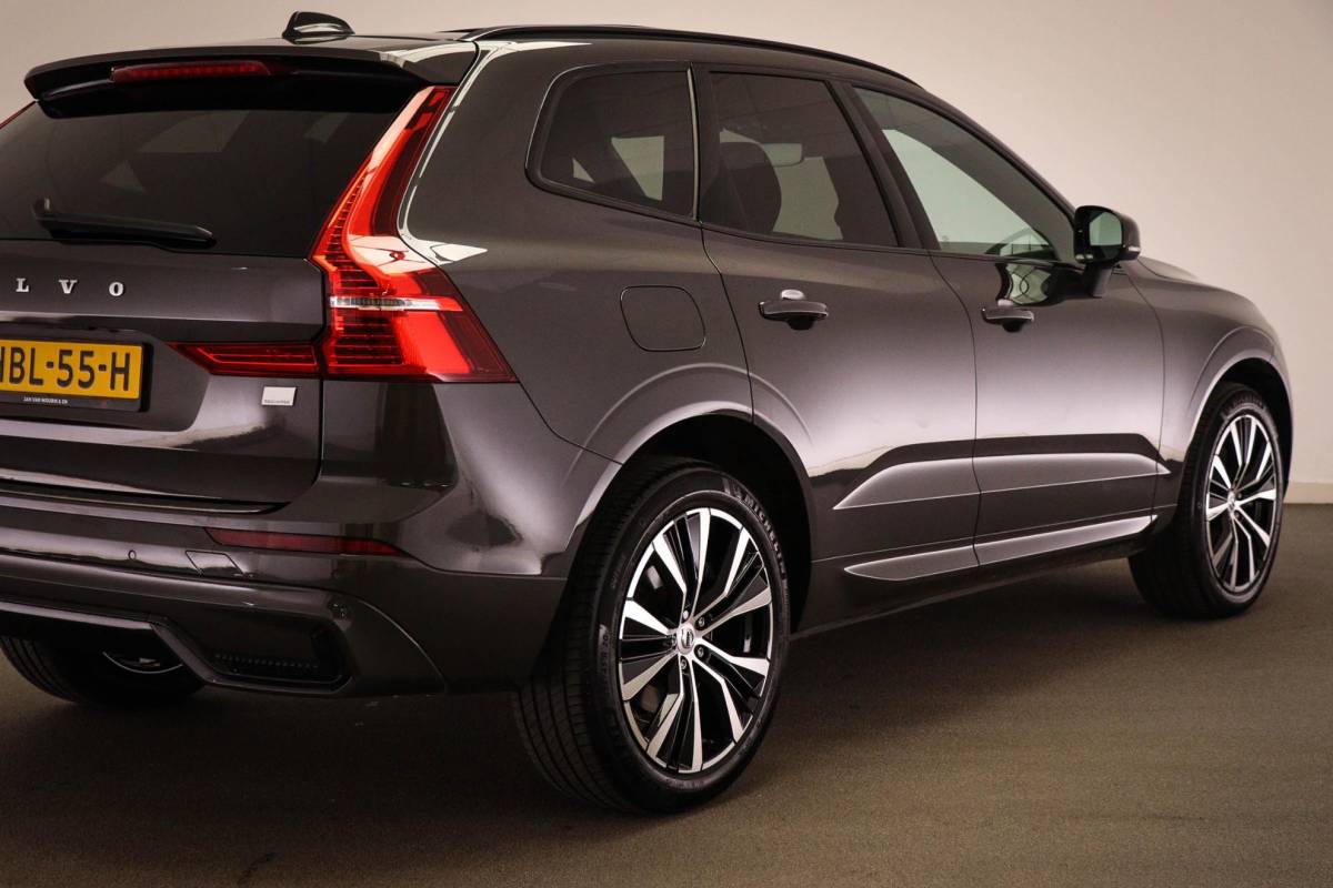 Volvo XC60 Volvo XC60 2.0 T6 Plug-in hybrid AWD Ultimate Dark | PANORAMADAK | LED | DAB | APPLE | CAMERA | 20″
