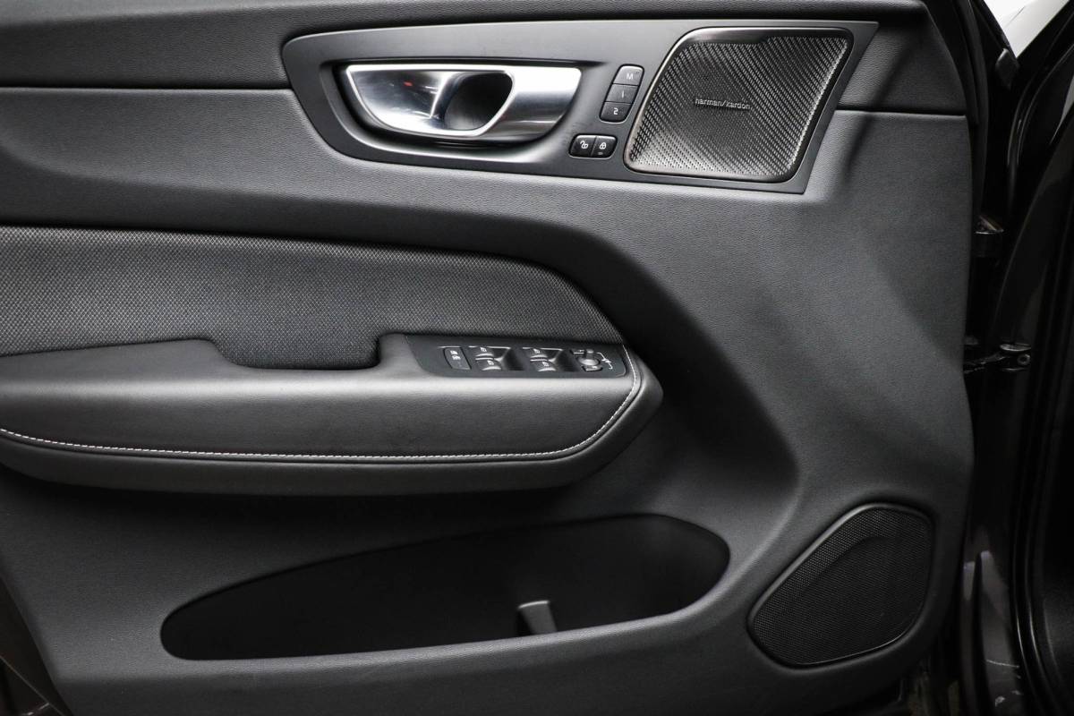 Volvo XC60 Volvo XC60 2.0 T6 Plug-in hybrid AWD Ultimate Dark | PANORAMADAK | LED | DAB | APPLE | CAMERA | 20″