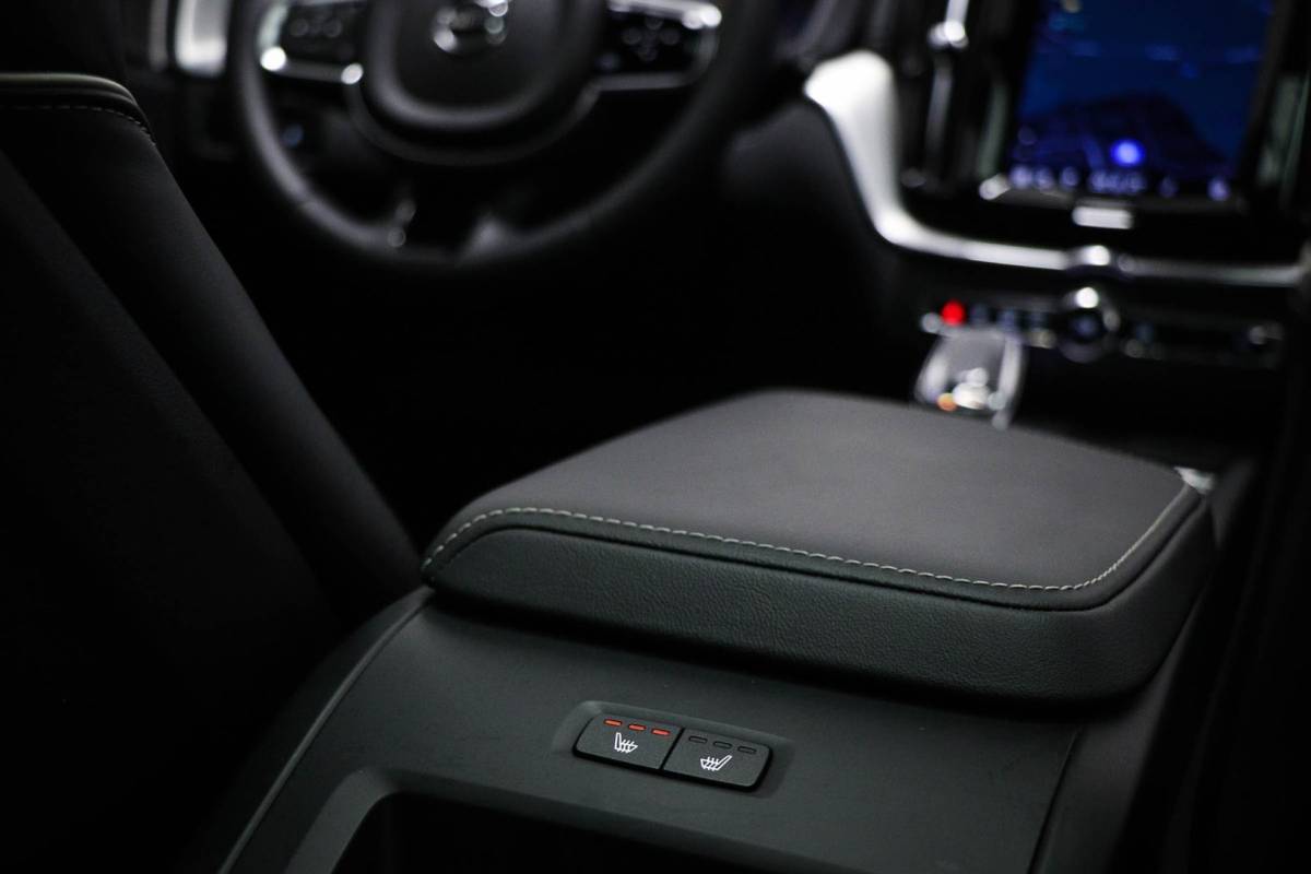 Volvo XC60 Volvo XC60 2.0 T6 Plug-in hybrid AWD Ultimate Dark | PANORAMADAK | LED | DAB | APPLE | CAMERA | 20″