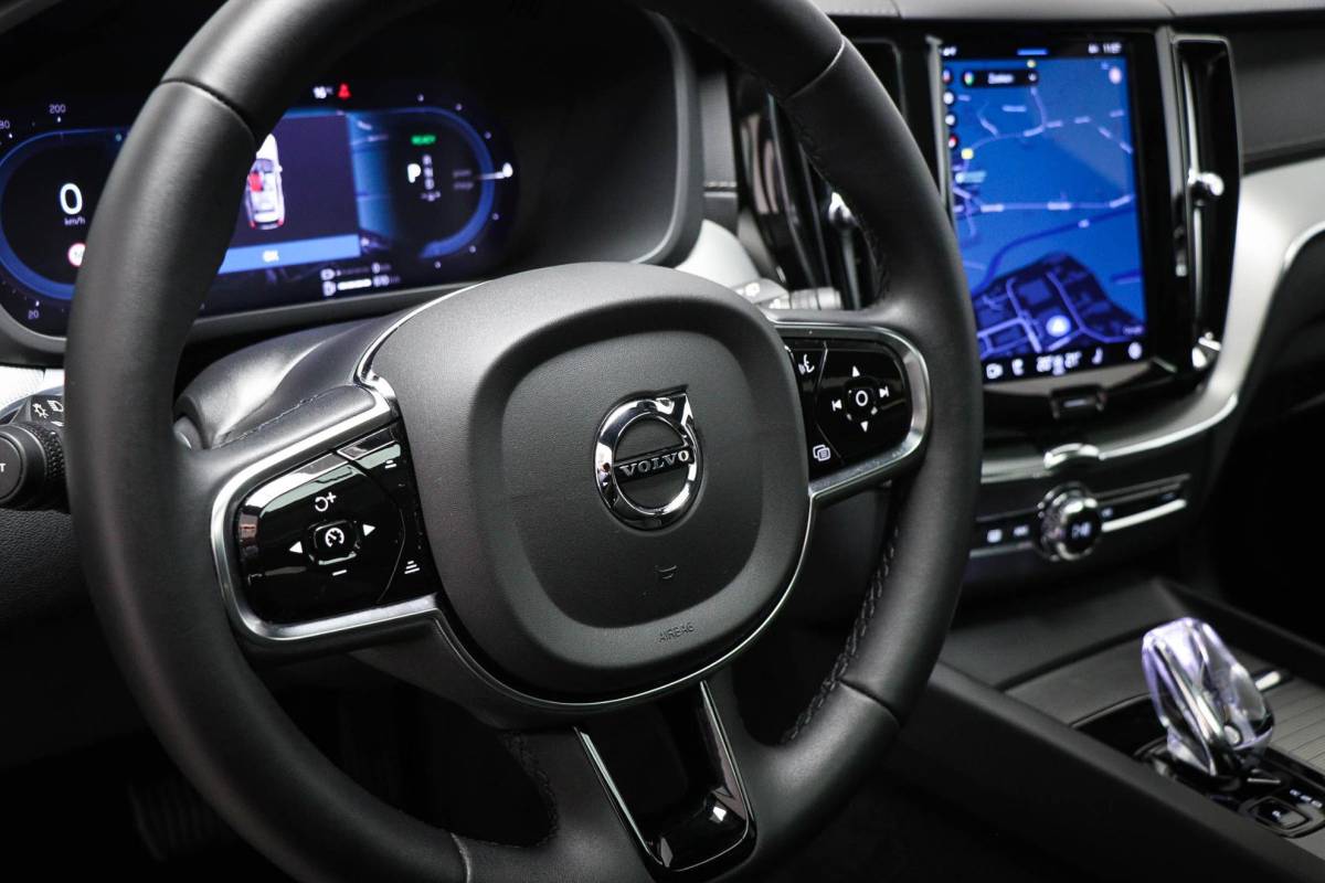 Volvo XC60 Volvo XC60 2.0 T6 Plug-in hybrid AWD Ultimate Dark | PANORAMADAK | LED | DAB | APPLE | CAMERA | 20″