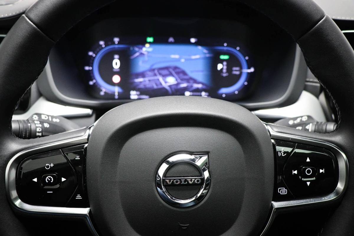 Volvo XC60 Volvo XC60 2.0 T6 Plug-in hybrid AWD Ultimate Dark | PANORAMADAK | LED | DAB | APPLE | CAMERA | 20″