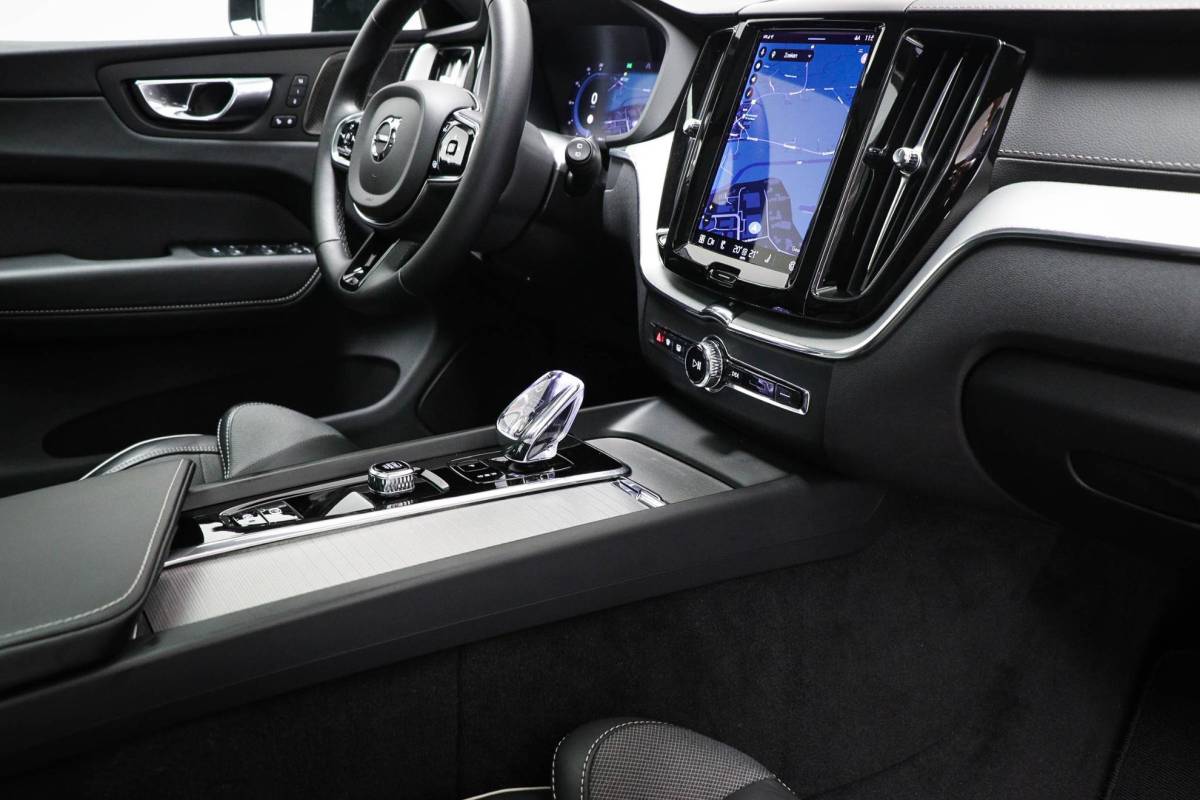 Volvo XC60 Volvo XC60 2.0 T6 Plug-in hybrid AWD Ultimate Dark | PANORAMADAK | LED | DAB | APPLE | CAMERA | 20″