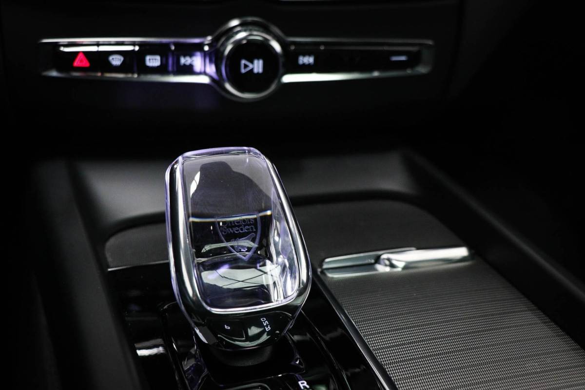 Volvo XC60 Volvo XC60 2.0 T6 Plug-in hybrid AWD Ultimate Dark | PANORAMADAK | LED | DAB | APPLE | CAMERA | 20″