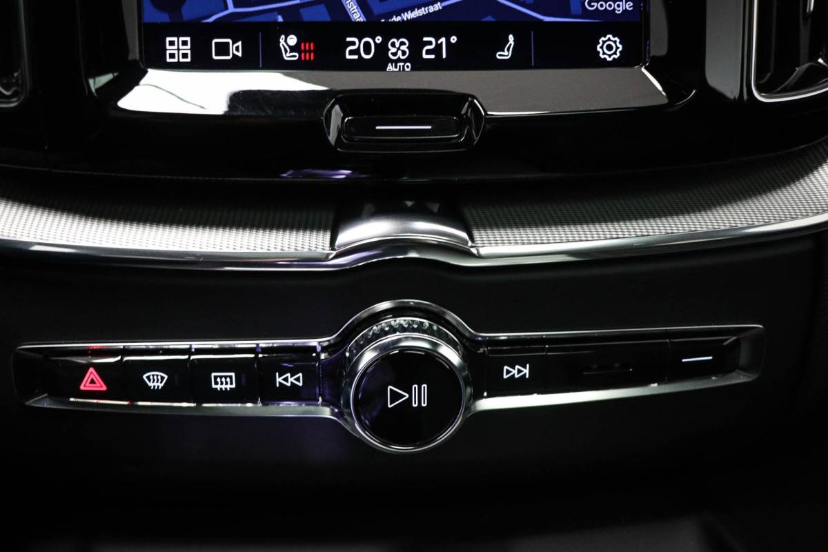 Volvo XC60 Volvo XC60 2.0 T6 Plug-in hybrid AWD Ultimate Dark | PANORAMADAK | LED | DAB | APPLE | CAMERA | 20″