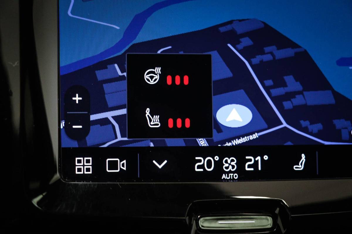 Volvo XC60 Volvo XC60 2.0 T6 Plug-in hybrid AWD Ultimate Dark | PANORAMADAK | LED | DAB | APPLE | CAMERA | 20″