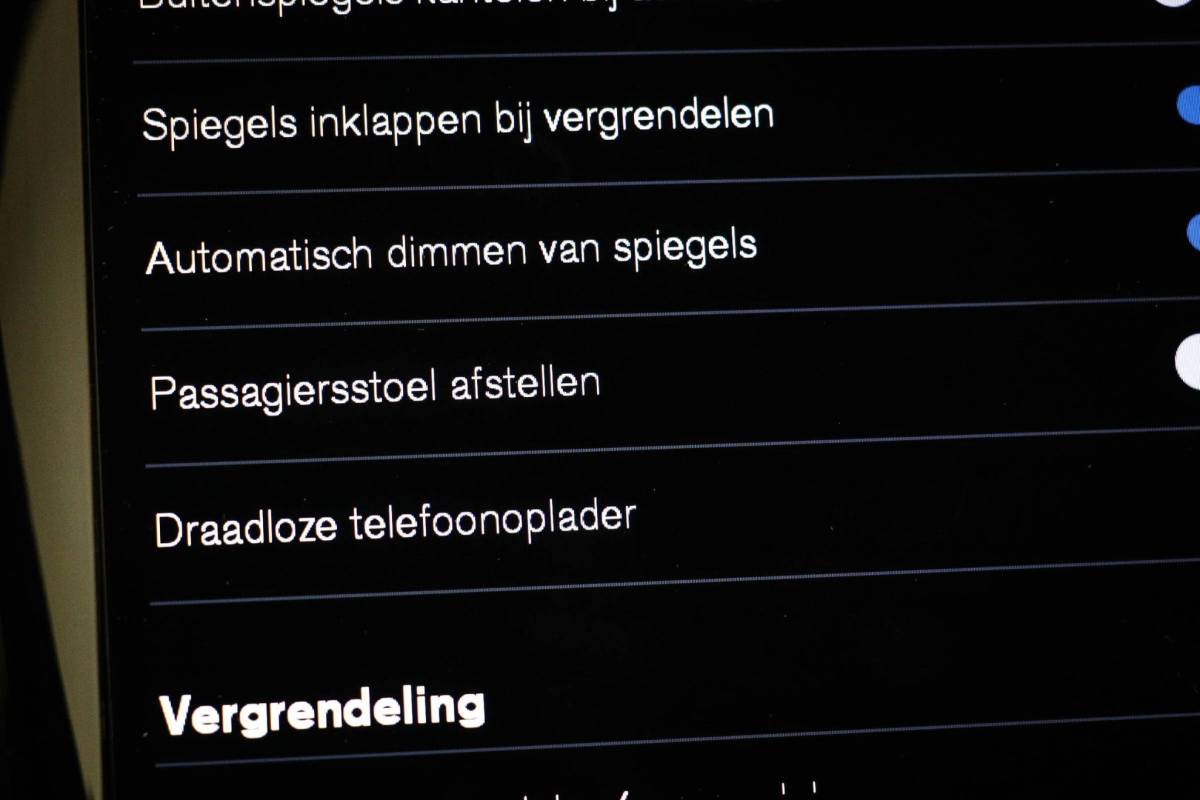 Volvo XC60 Volvo XC60 2.0 T6 Plug-in hybrid AWD Ultimate Dark | PANORAMADAK | LED | DAB | APPLE | CAMERA | 20″