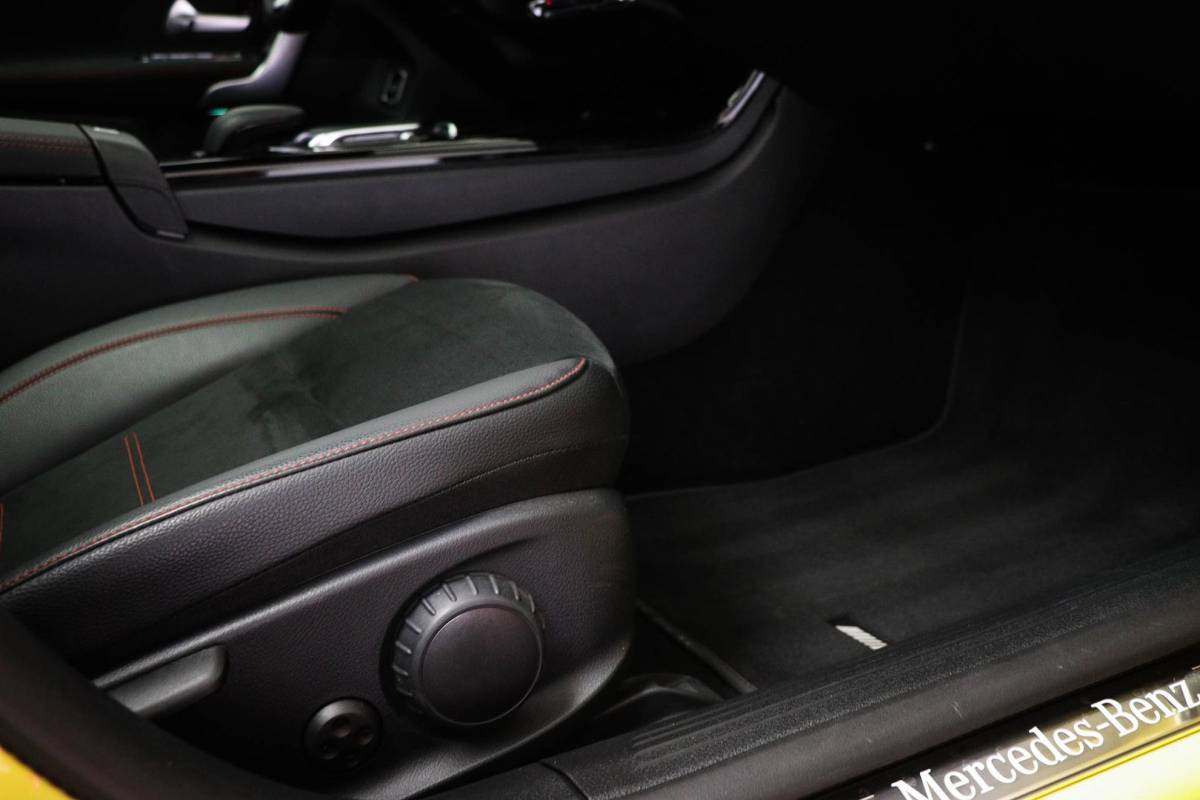 Mercedes-Benz CLA Mercedes-Benz CLA-klasse 180 AMG Line | WIDESCREEN | PANORAMADAK | SFEERVERLICHTING